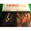 Mona singt AUTOGRAPH