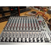 Behringer UB...