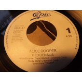 ALICE COOPER BED OF NAILS