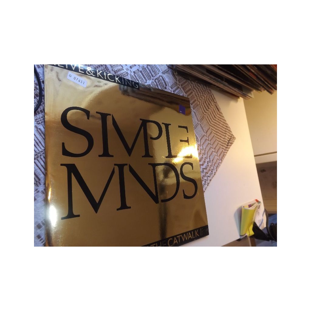 ALIVE&KICKING  UP ON THE CATWALK LIVE