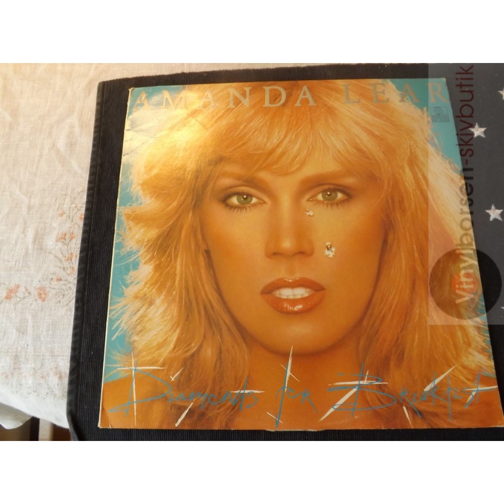 AMANDA LEAR  